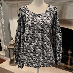 Billy T sweat shirt size Large